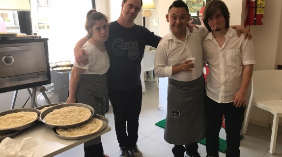CERRAMOS EL AÑO JUNTO A LOS CHICOS DE "NOS SOBRAN MOTIVOS" CERRAMOS EL AÑO JUNTO A LOS CHICOS DE "NOS SOBRAN MOTIVOS"